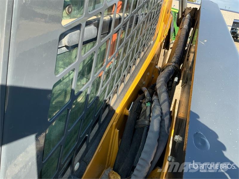 John Deere 331G Skid steer loaders
