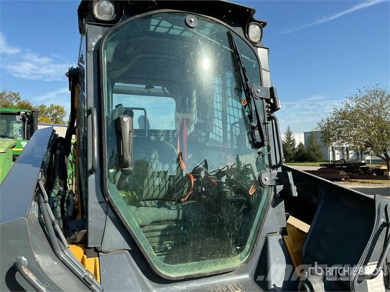 John Deere 331G Skid steer loaders
