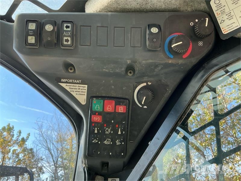 John Deere 331G Skid steer loaders