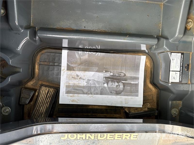 John Deere 331G لوادر انزلاقية التوجيه