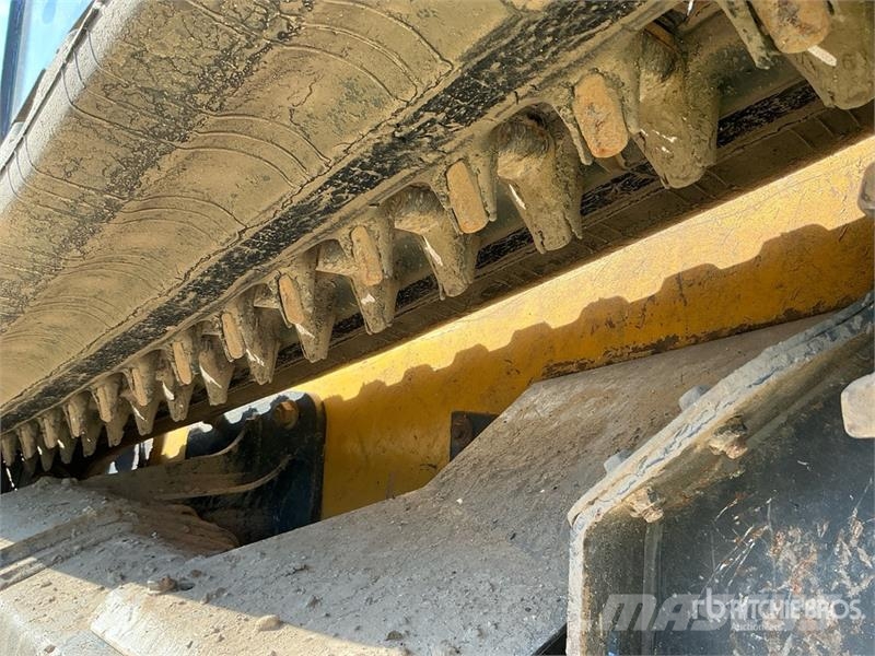 John Deere 331G Skid steer loaders