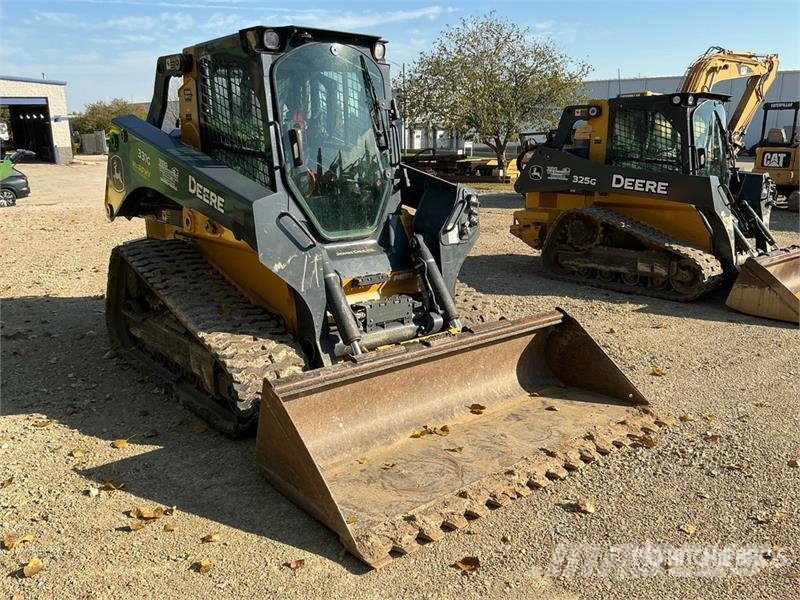 John Deere 331G Skid steer loaders