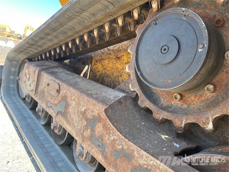 John Deere 332 Compact Track Loader 滑移轉向裝載機