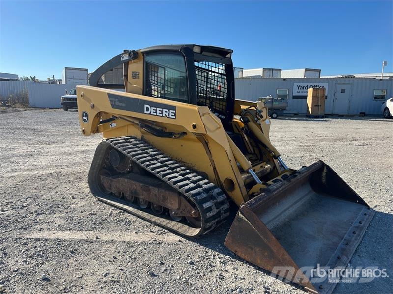 John Deere 332 Compact Track Loader 滑移轉向裝載機