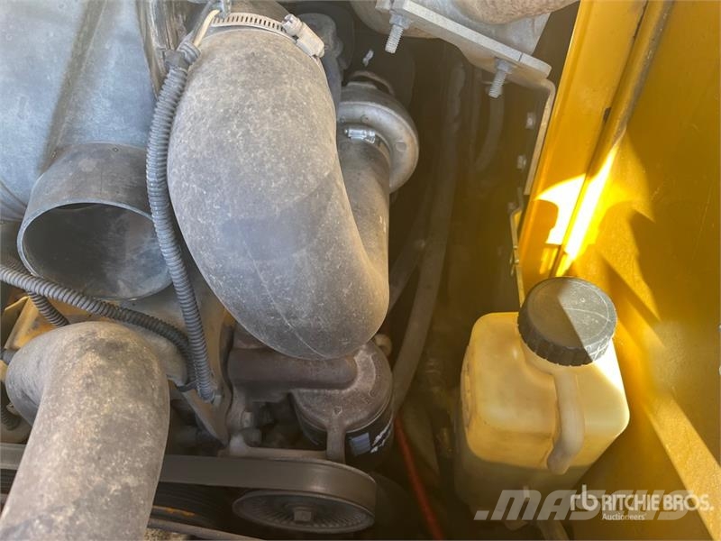John Deere 332 Compact Track Loader 滑移轉向裝載機