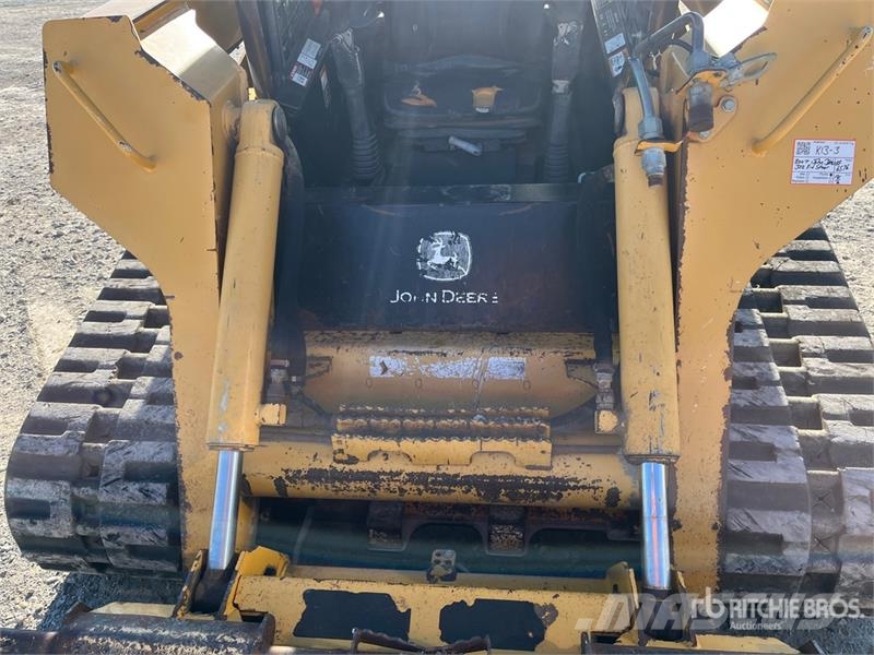 John Deere 332 Compact Track Loader 滑移轉向裝載機
