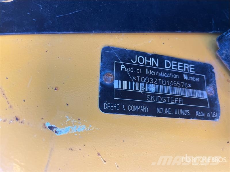 John Deere 332 Compact Track Loader 滑移轉向裝載機