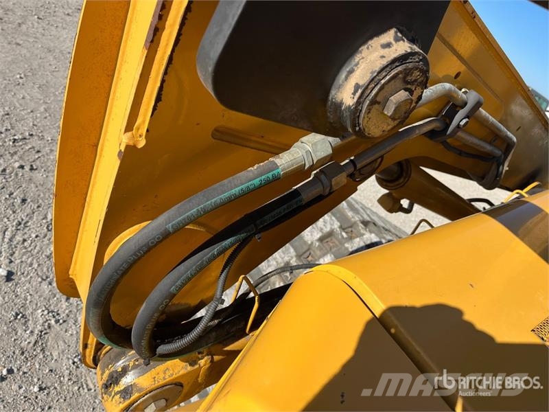 John Deere 332 Compact Track Loader 滑移轉向裝載機