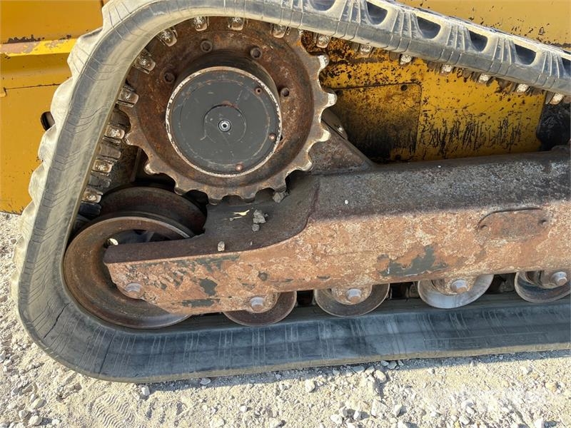 John Deere 332 Compact Track Loader 滑移轉向裝載機