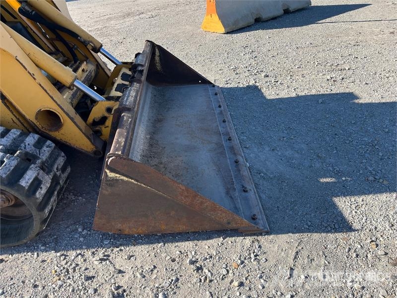 John Deere 332 Compact Track Loader 滑移轉向裝載機