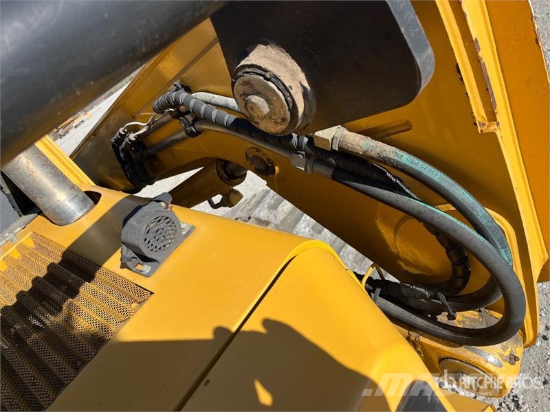 John Deere 332 Compact Track Loader 滑移轉向裝載機
