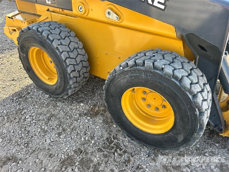 John Deere 332G Skid steer mini utovarivači