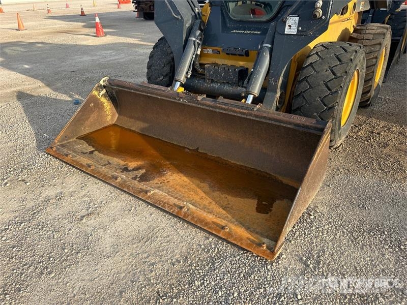 John Deere 332G Мини-погрузчики