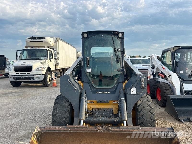 John Deere 332G Мини-погрузчики