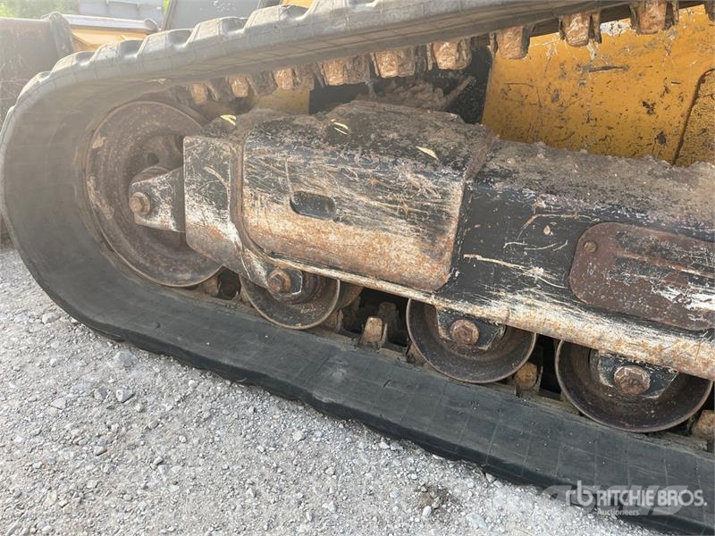 John Deere 333E لوادر انزلاقية التوجيه