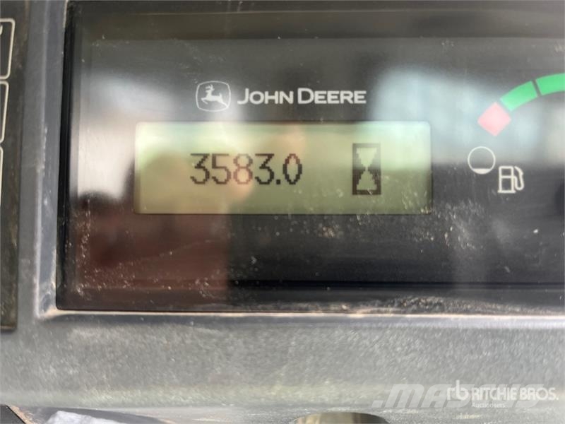 John Deere 333E لوادر انزلاقية التوجيه