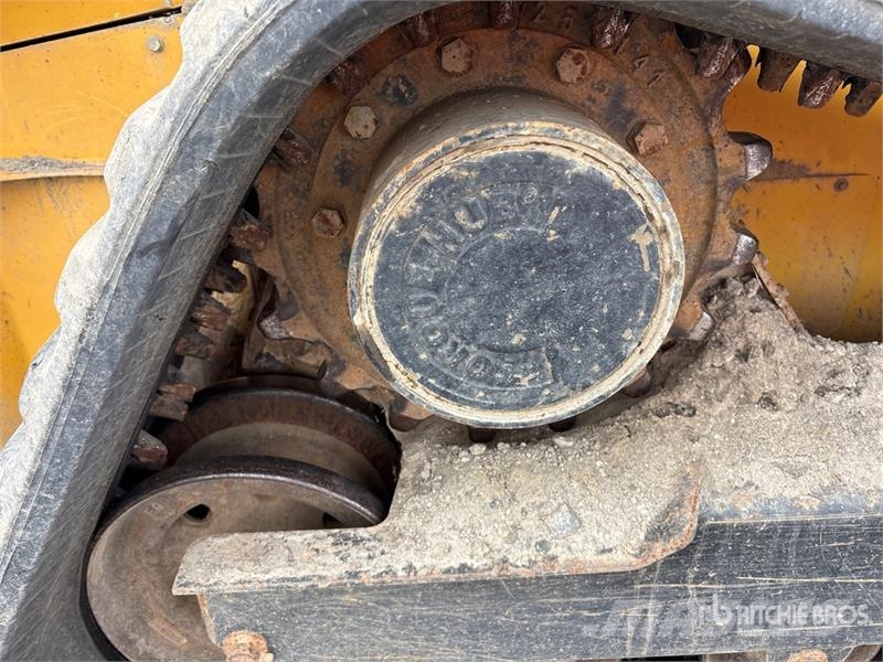 John Deere 333E Smykem řízené nakladače