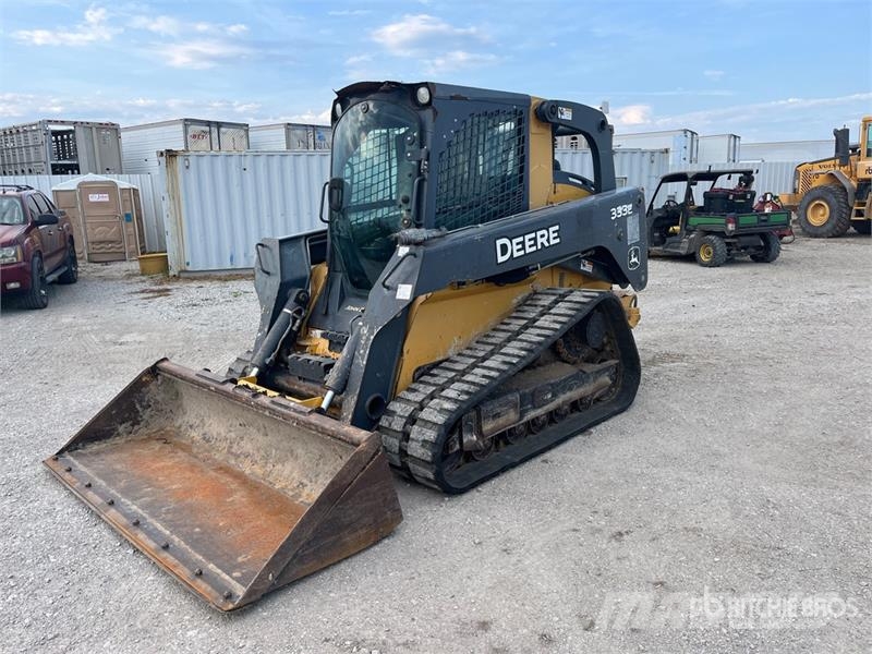 John Deere 333E لوادر انزلاقية التوجيه