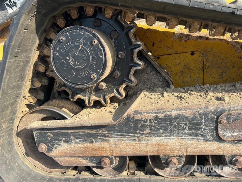 John Deere 333E لوادر انزلاقية التوجيه