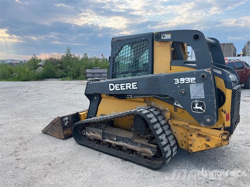 John Deere 333E لوادر انزلاقية التوجيه