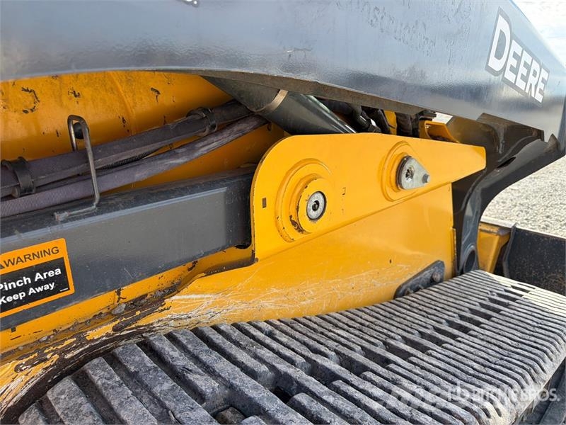 John Deere 333G لوادر انزلاقية التوجيه