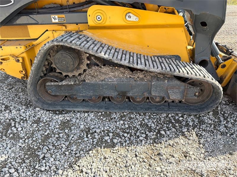 John Deere 333G لوادر انزلاقية التوجيه
