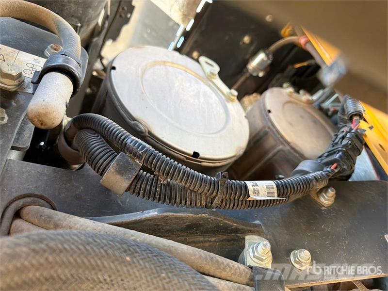 John Deere 333G لوادر انزلاقية التوجيه