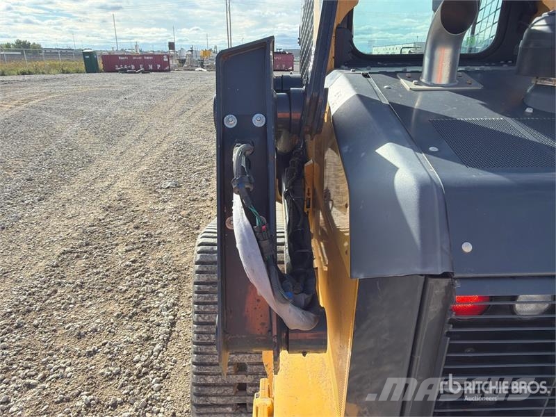 John Deere 333G لوادر انزلاقية التوجيه
