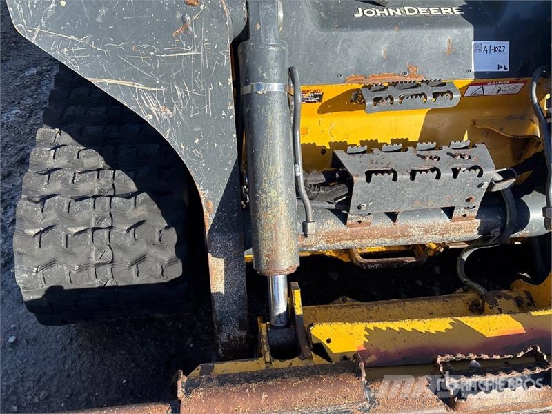 John Deere 333G Minicarregadeiras