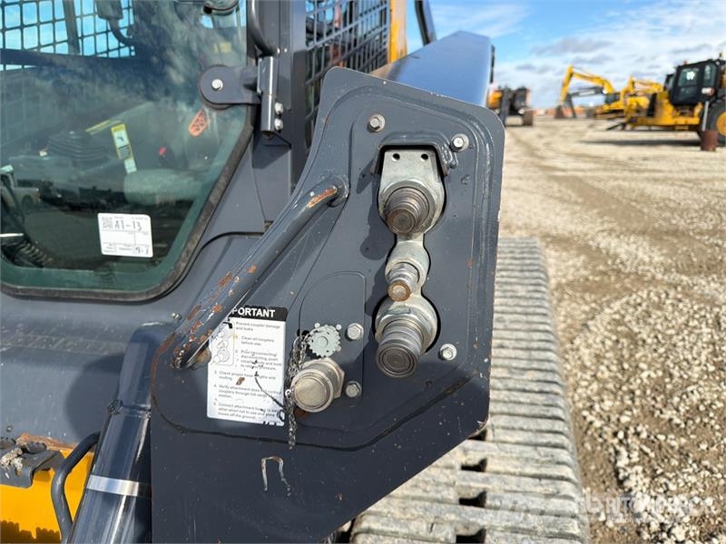 John Deere 333G لوادر انزلاقية التوجيه