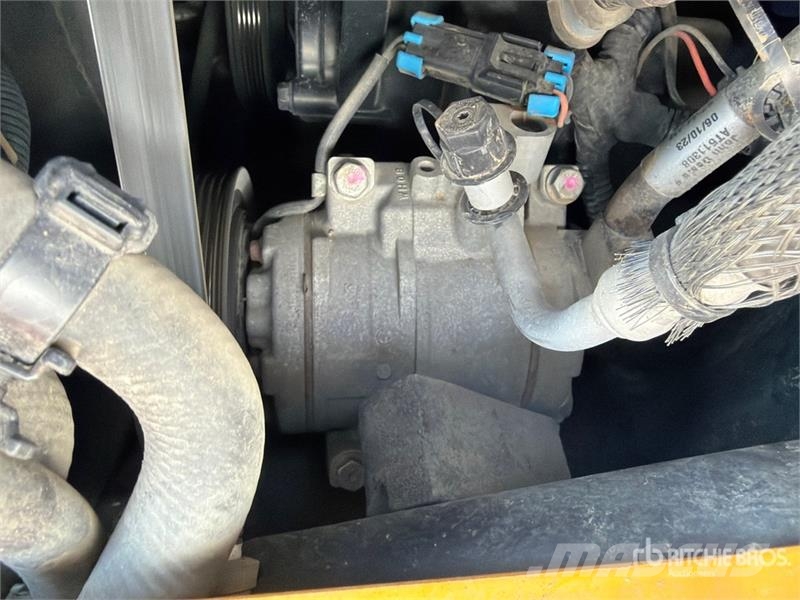 John Deere 333G لوادر انزلاقية التوجيه