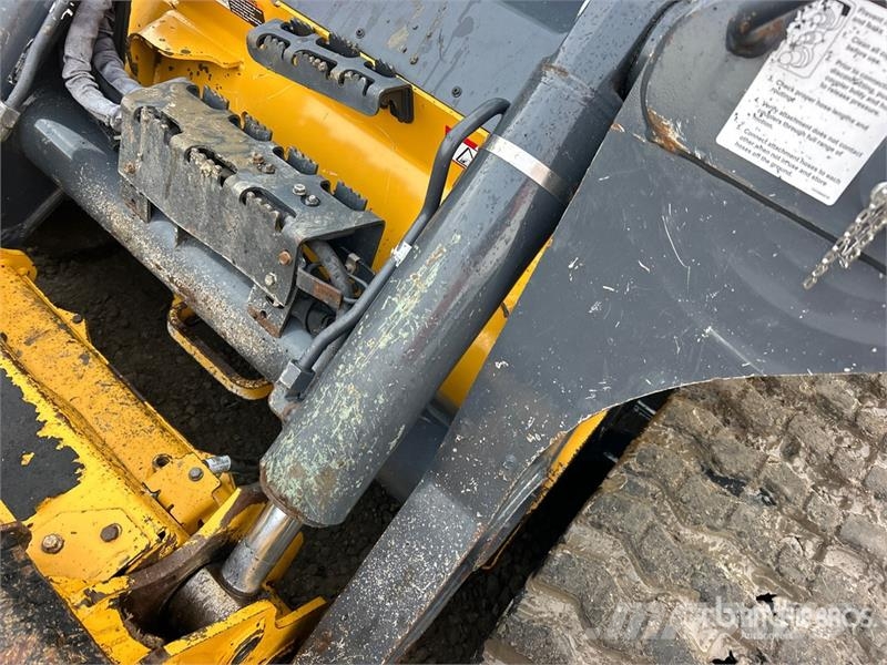 John Deere 333G Kompaktrakodók