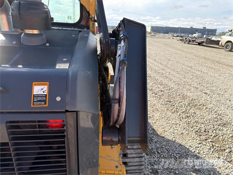 John Deere 333G لوادر انزلاقية التوجيه