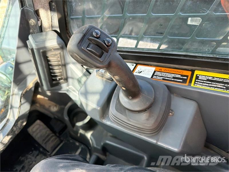 John Deere 333G لوادر انزلاقية التوجيه