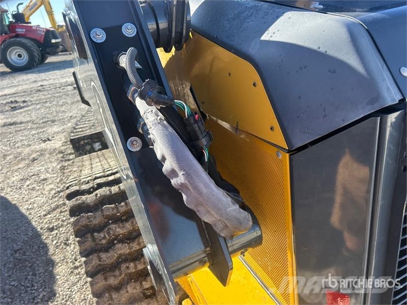 John Deere 333G Мини-погрузчики