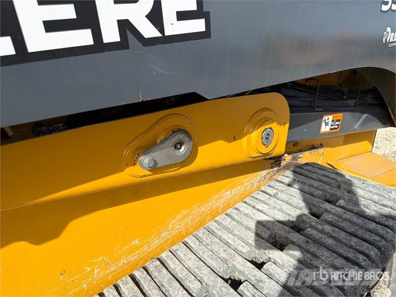 John Deere 333G لوادر انزلاقية التوجيه