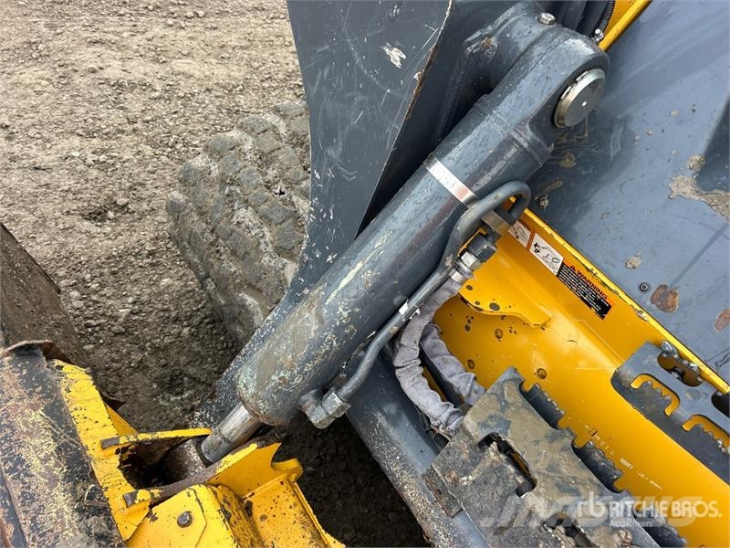 John Deere 333G Kompaktrakodók