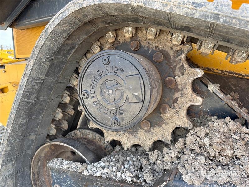 John Deere 333G لوادر انزلاقية التوجيه