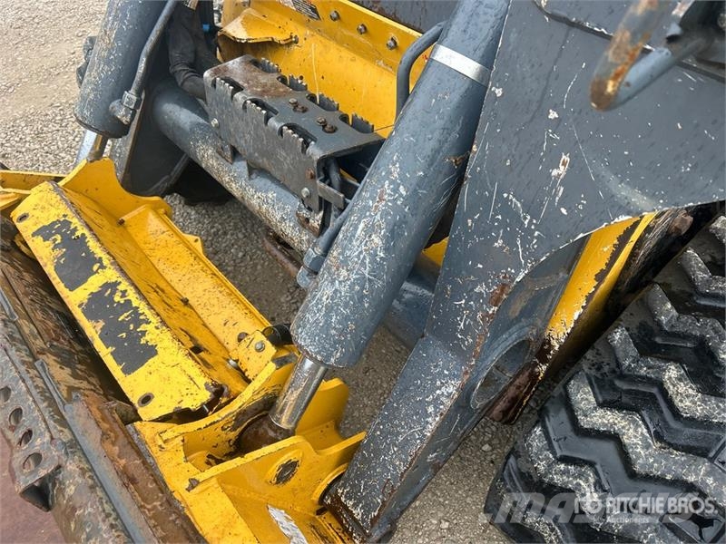 John Deere 333G Φορτωτάκια