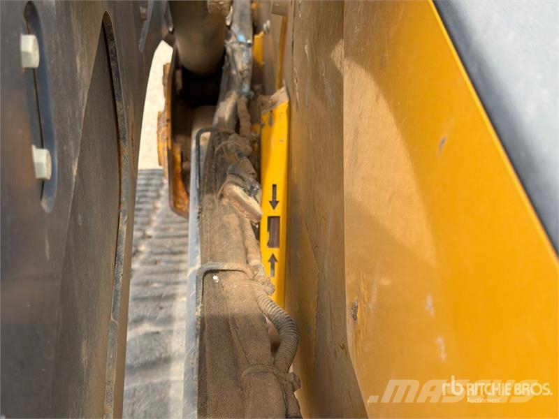 John Deere 333G Liukuohjatut kuormaajat