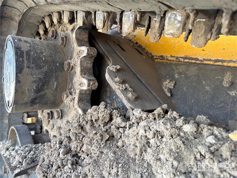 John Deere 333G لوادر انزلاقية التوجيه