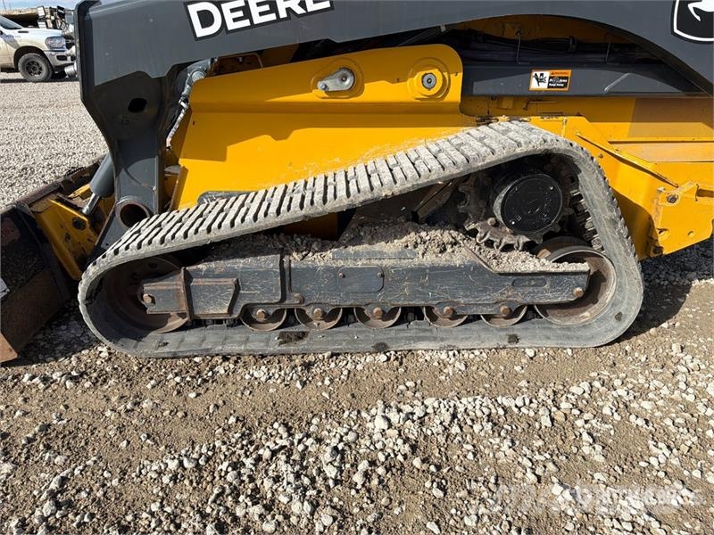 John Deere 333G لوادر انزلاقية التوجيه
