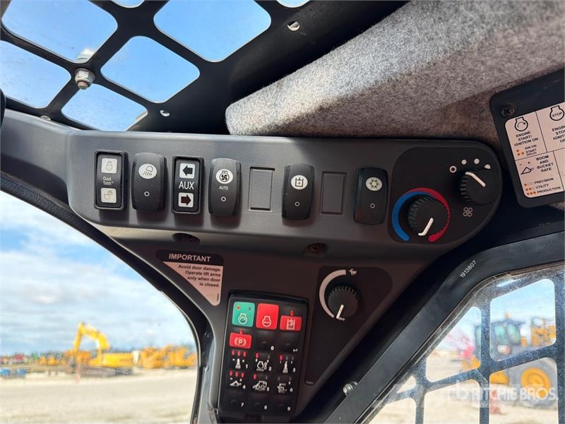 John Deere 333G لوادر انزلاقية التوجيه