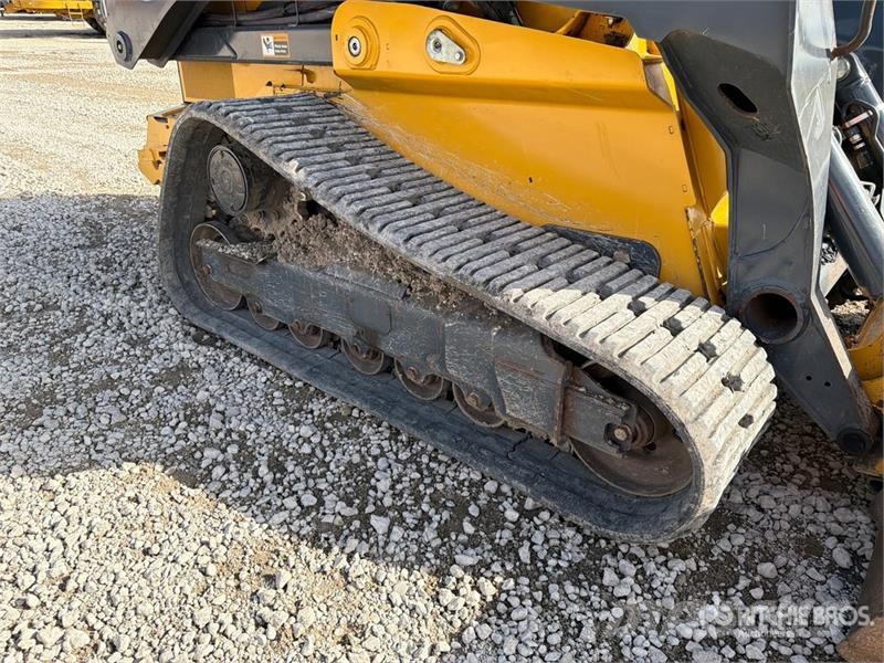 John Deere 333G لوادر انزلاقية التوجيه