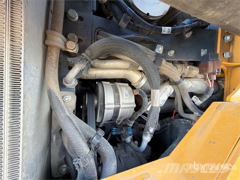 John Deere 333G لوادر انزلاقية التوجيه