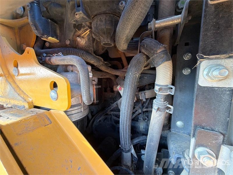 John Deere 333G لوادر انزلاقية التوجيه