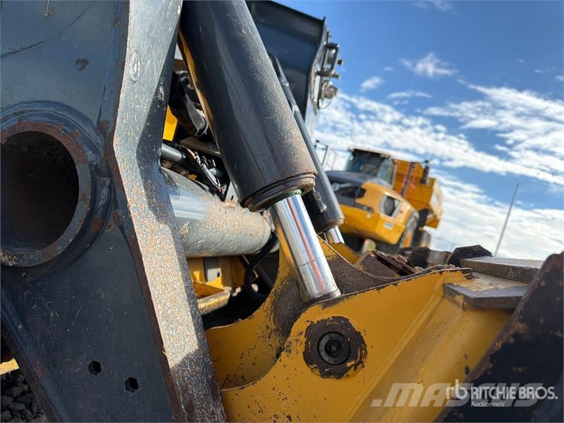 John Deere 333G لوادر انزلاقية التوجيه