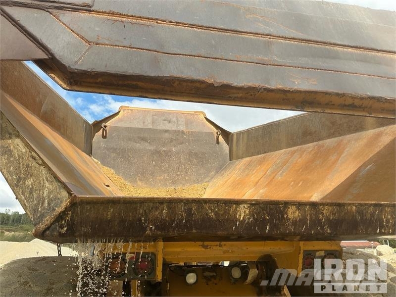 John Deere 400D Knik dumptrucks