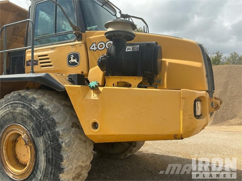 John Deere 400D Knik dumptrucks
