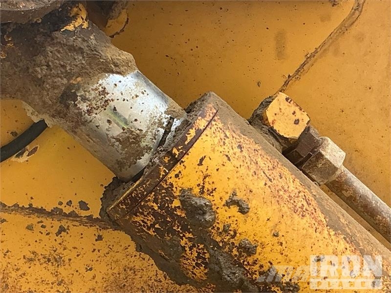 John Deere 400D Knik dumptrucks